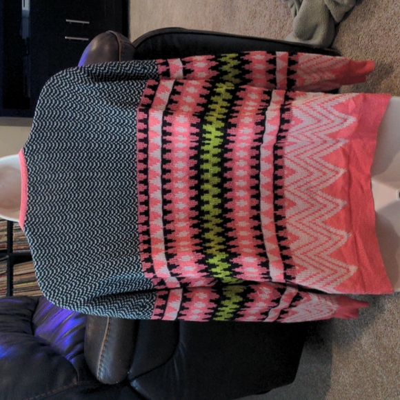 Multi color sweater - Picture 2 of 2